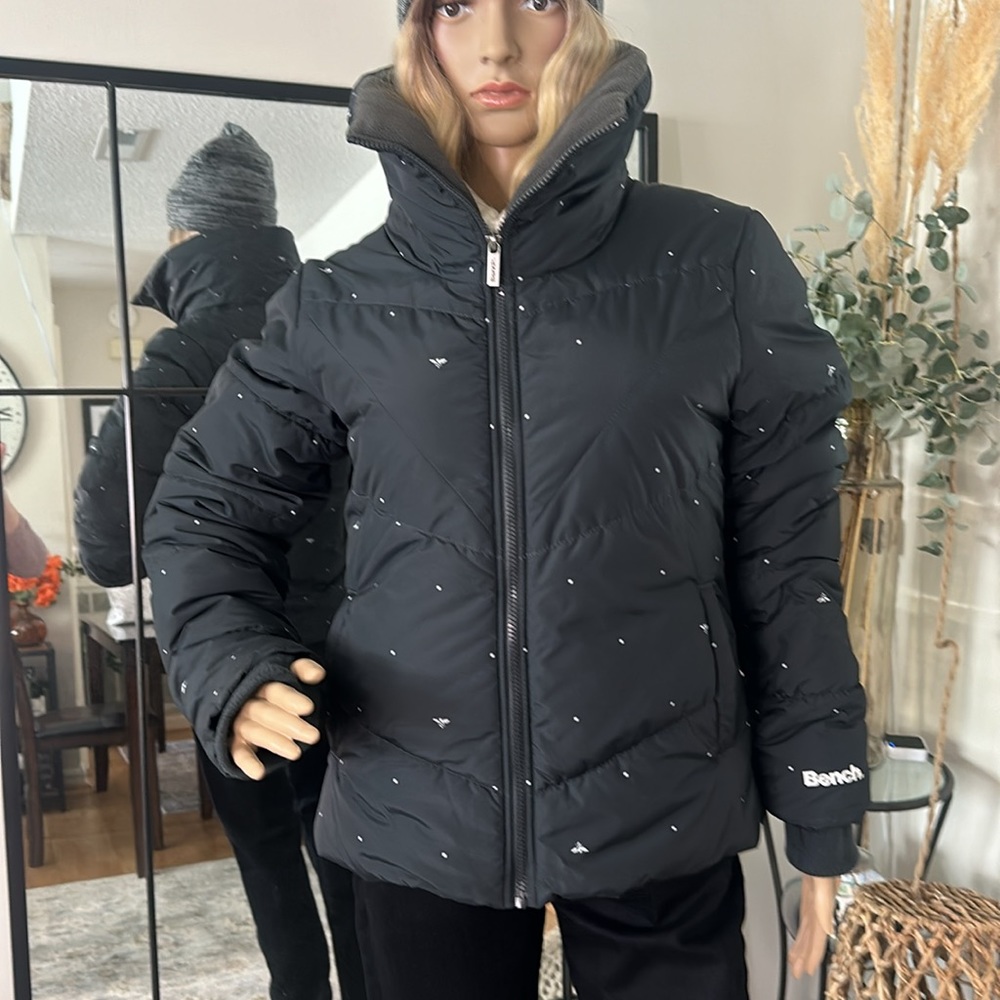 Bench of England Bee 🐝 Puffy Coat